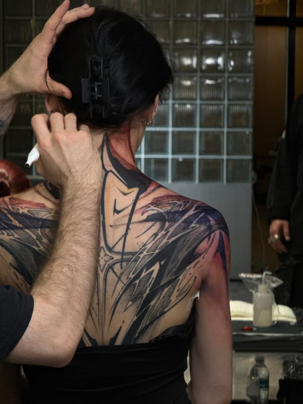 Man receives large abstract back tattoo in Moscow