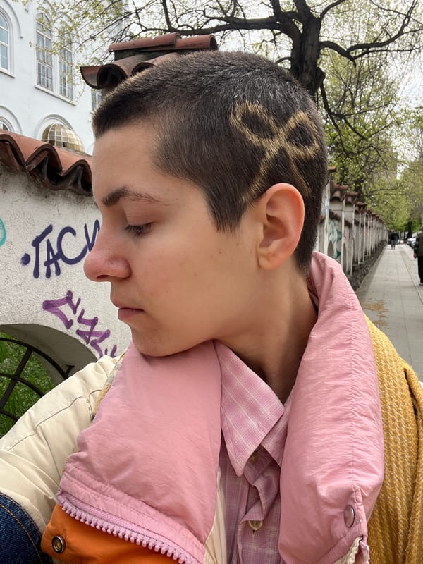 Morning street life and retail scenes documented in Belgrade