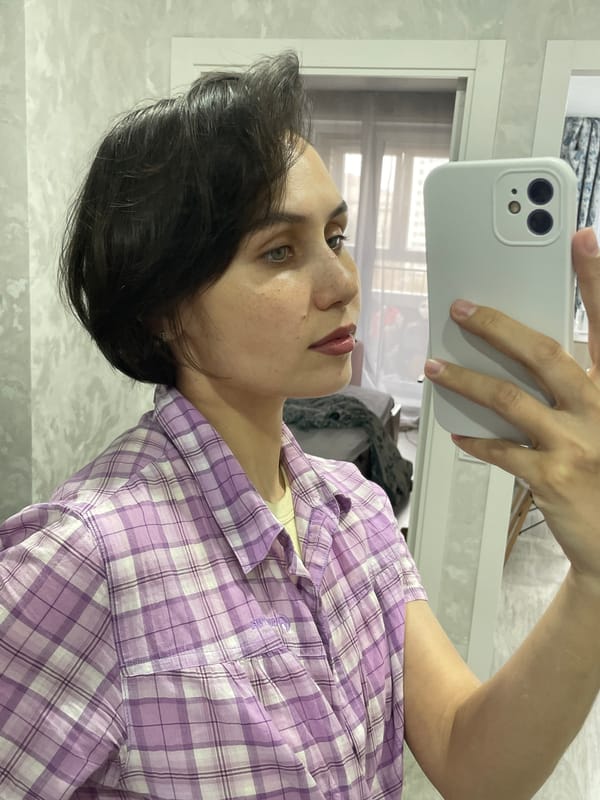 Woman documents morning routine in mirror selfies in Izhevsk