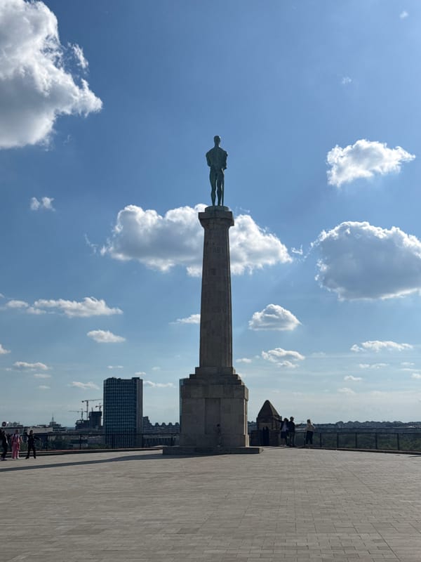 Victor Monument photographed in Belgrade under clear skies