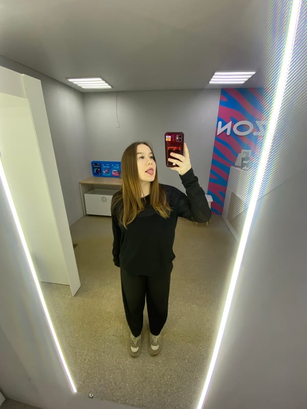 Woman captures selfie session in Chaikovsky, Russia