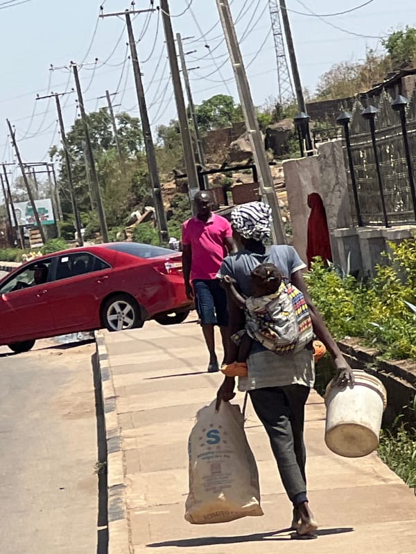 Daily market life documented in Gura Top, Nigeria
