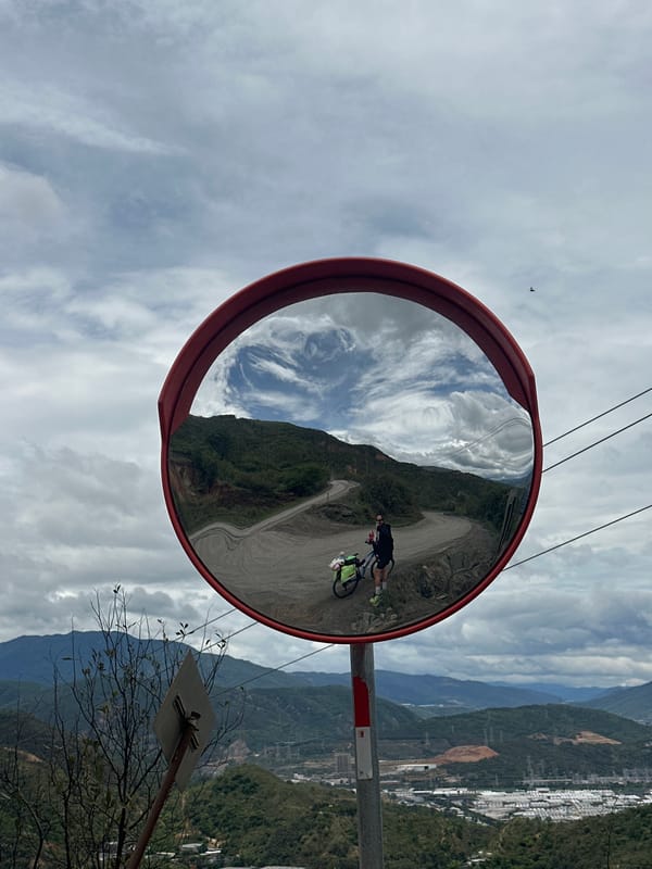Touring cyclist with camping gear spotted in Chinese mountains