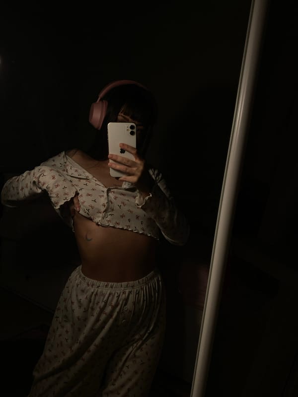 Evening selfies and sushi dinner documented in Votkinsk