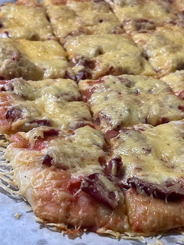 Sheet pizza, meringues, and everyday objects up close