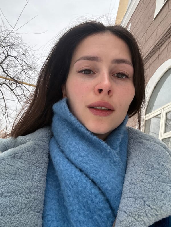 Quiet morning moments with cat documented in Yekaterinburg bedroom