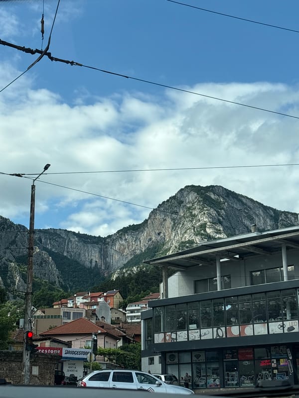 Red traffic light observed in Vratsa, Bulgaria street