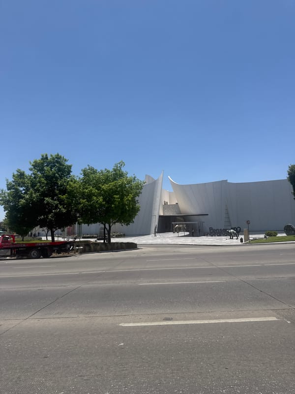 Sunny street scene documented in San Bernardino Tlaxcalancingo