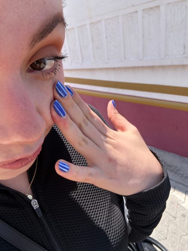 Close-up portrait with styled nails captured in Puebla