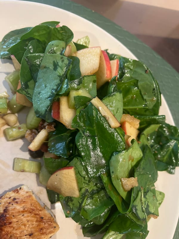 Diner captures healthy salad meal in Lyon
