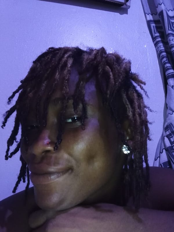 Person poses for indoor photo session in Shagamu
