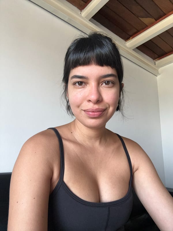 Woman photographed smiling in Maracay, Venezuela