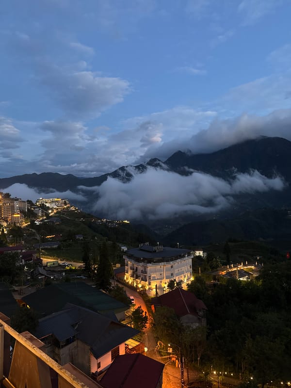 Evening scenes captured in Sa Pa Ward's mountains and restaurants
