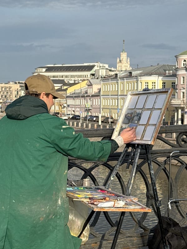 Street artists and tourists captured across central Moscow locations