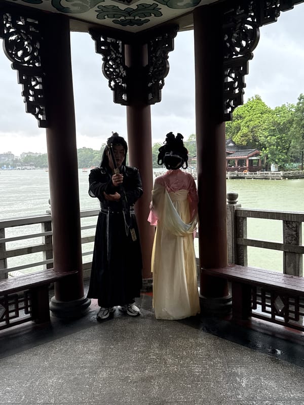 Rainy day at Huizhou's West Lake, Hanfu and all