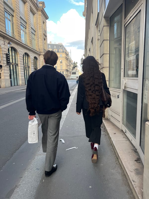 Casual street life and selfies documented in Paris