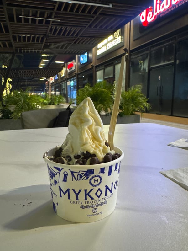 Late-night food tour documented in Pampatar, Venezuela