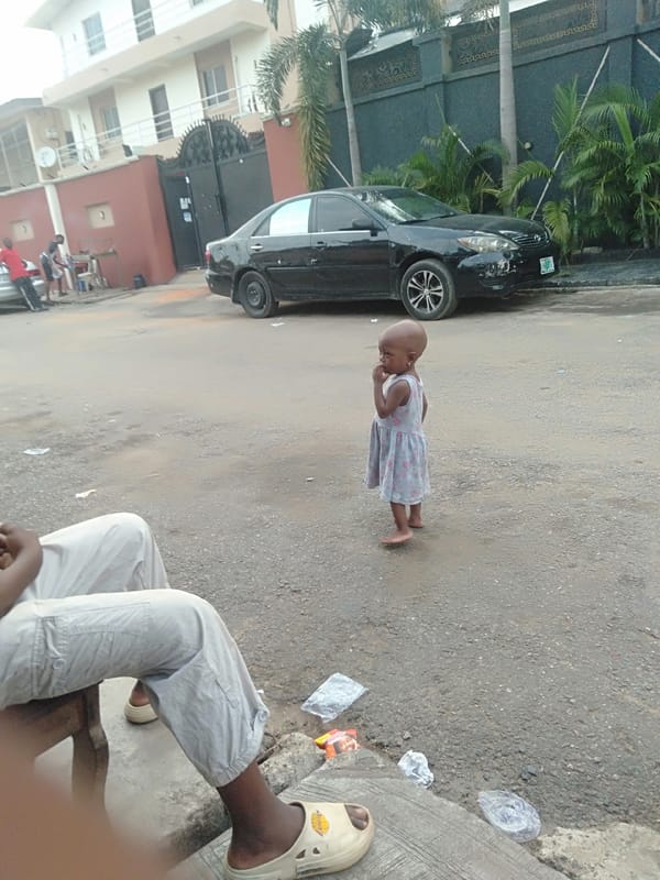 Urban neighborhood daily life captured by witnesses Sunday afternoon