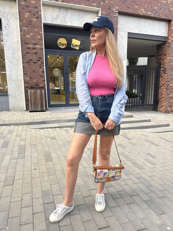 Afternoon out in central Yekaterinburg, selfies and city streets