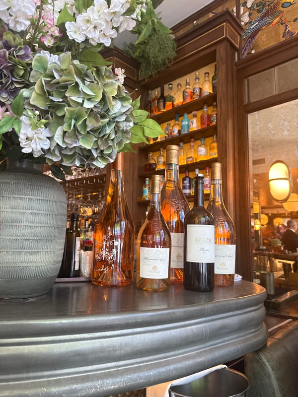 Diner spotted at upscale London restaurant during lunch hour
