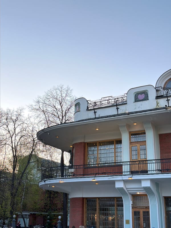 Moscow architectural tour documented by single observer over evening hours