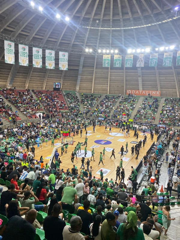 Basketball game draws packed crowd at La Asunción arena