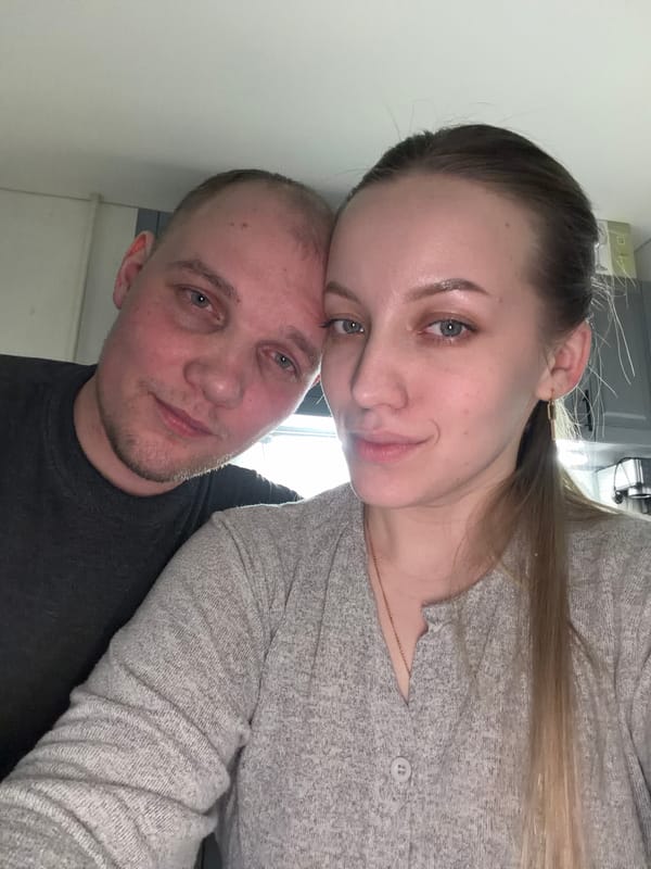 Couple shares intimate hookah evening at Reshetnikovo home
