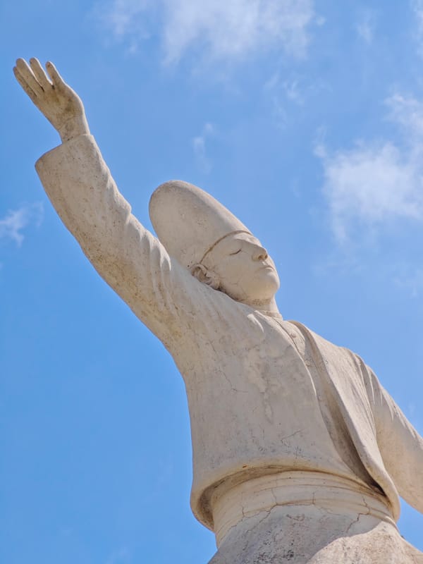 Morning stroll captures spring blooms, monuments in Finike, Turkey