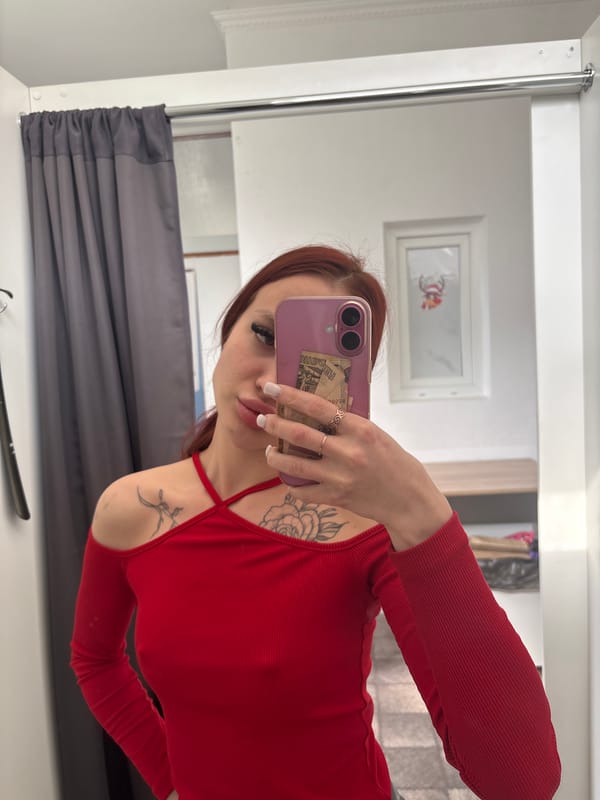Woman takes fitting room selfies in Simferopol