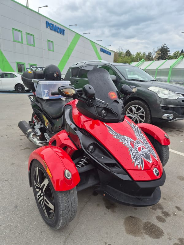 Red three-wheeled motorcycle spotted parked in Veliko Tarnovo