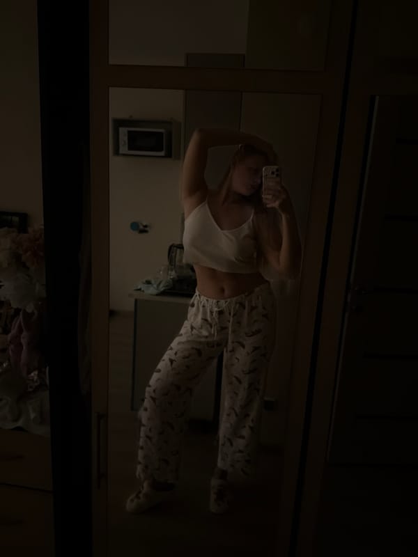 Woman documents evening routine with laptop and selfies in Izhevsk