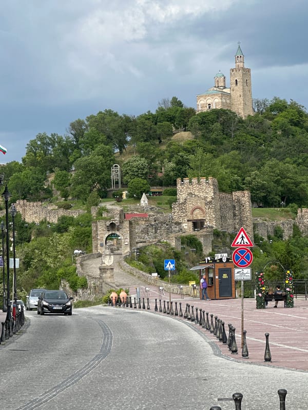 Tourist documents medieval fortress and lodging in Veliko Tarnovo