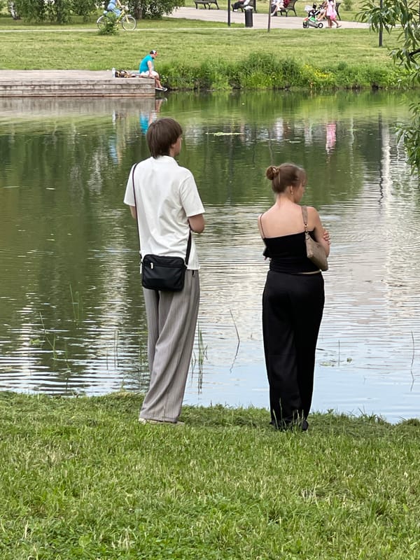 Moscow residents enjoy leisure activities across city parks