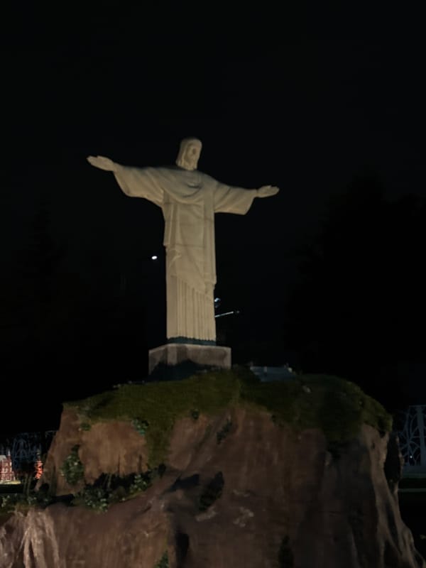 Late-night visit to landmark display site in Puebla