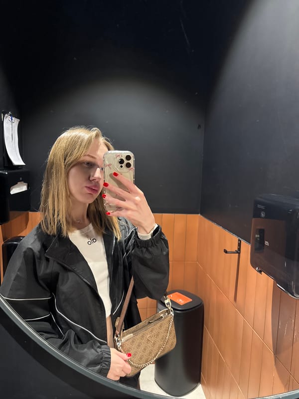 Woman takes bathroom selfies in Ovoshchnoy, Russia