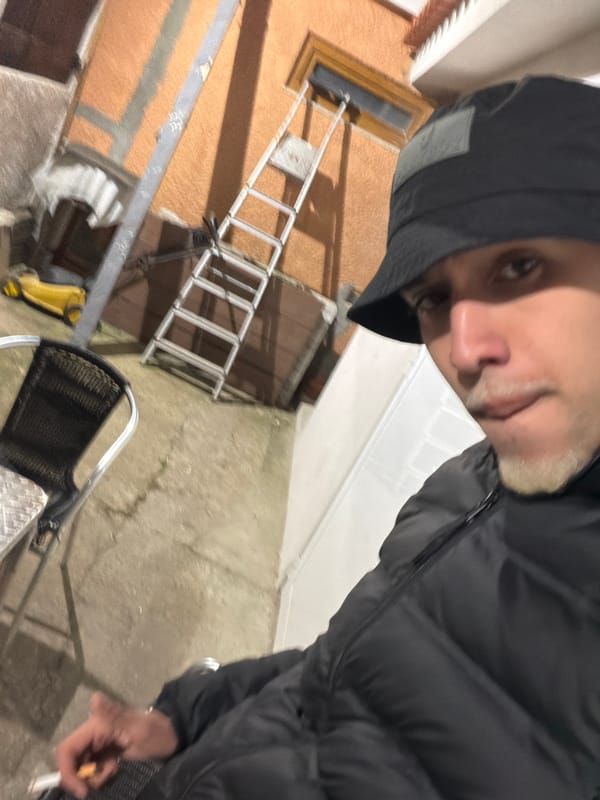 Evening mobile phone usage and casual activities in Vila Real