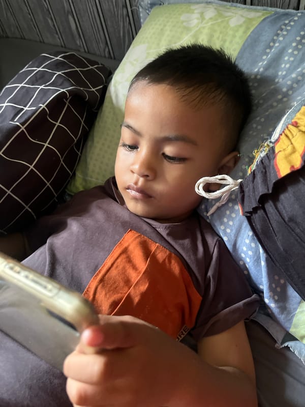 Early morning captures show sleeping child, text message in Kranggan