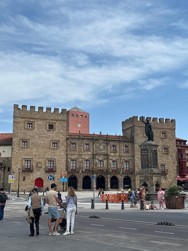 Tourist captures ordinary life across historic Gijón landmarks