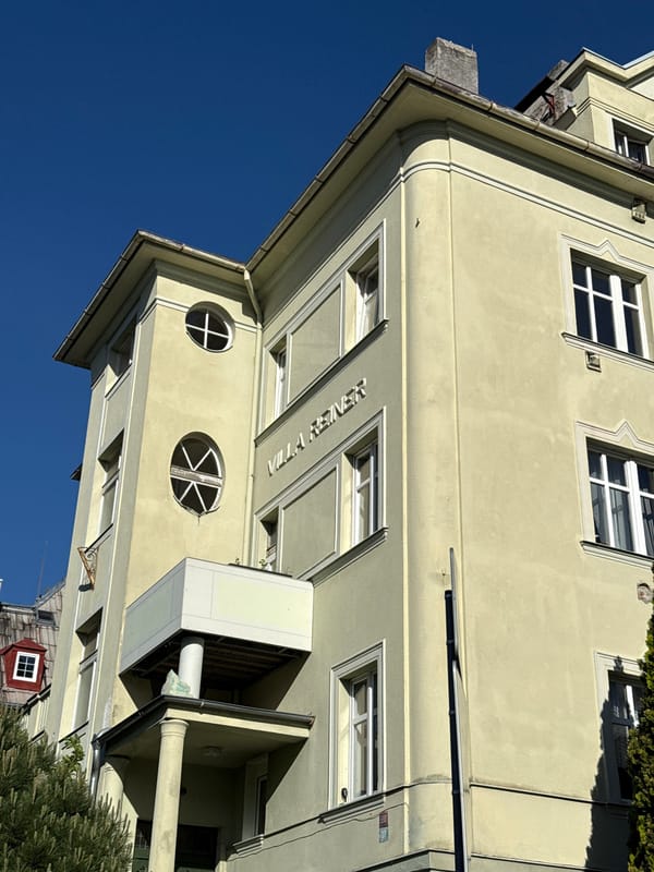 Witness documents diverse architecture and spring blooms in Karlovy Vary