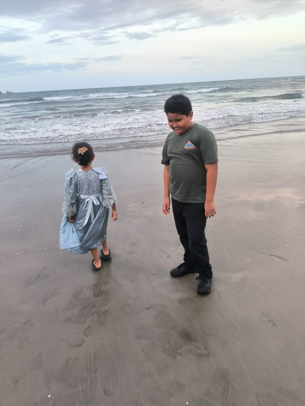 Families enjoy overcast afternoon at Lhokseumawe beach