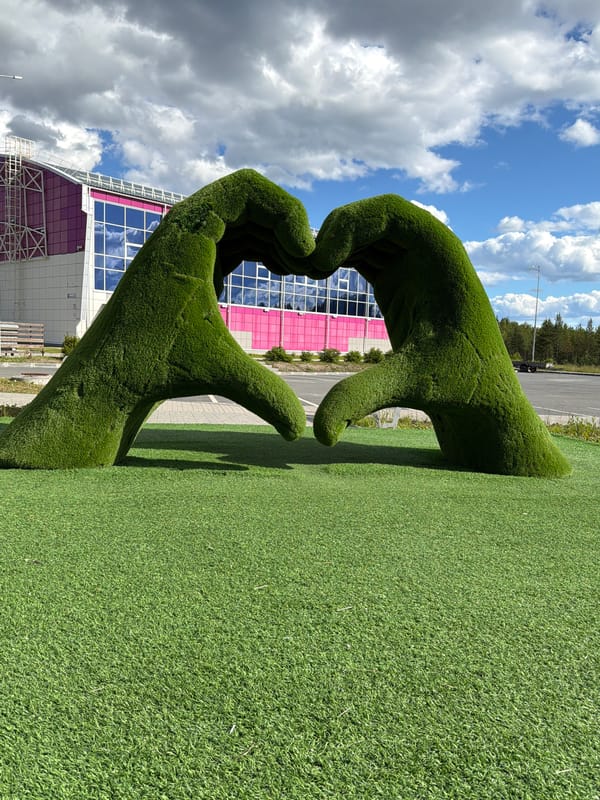 Outdoor sculptures in Polarnye Zori: grass hands and metallic panels