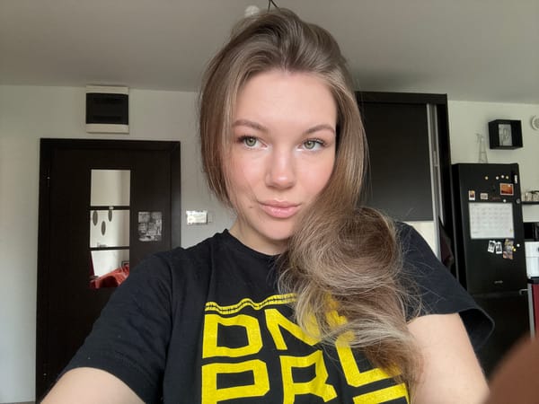 Woman takes kitchen selfie in Belgrade suburb