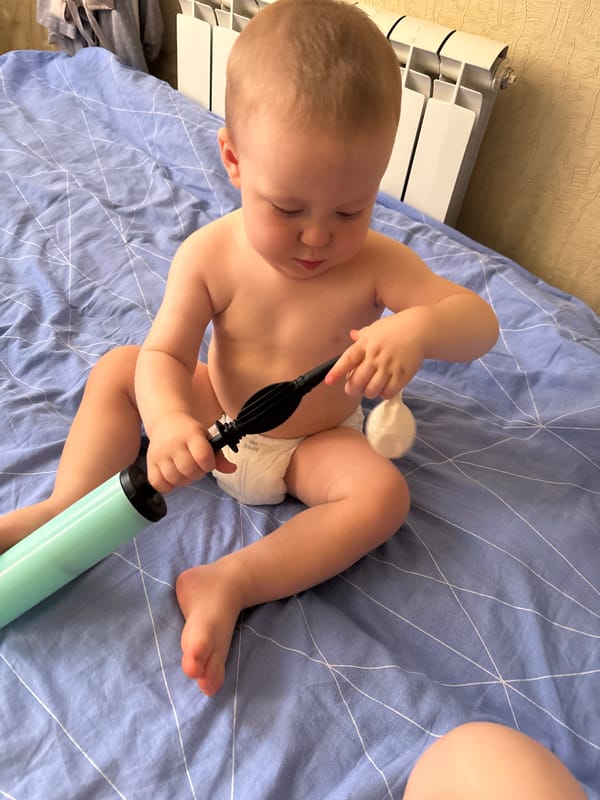 Toddler playtime and selfies at home in Naberezhnye Chelny