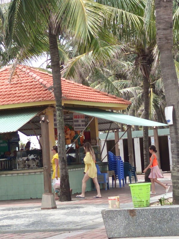 Morning scenes along Da Nang's beachfront promenade