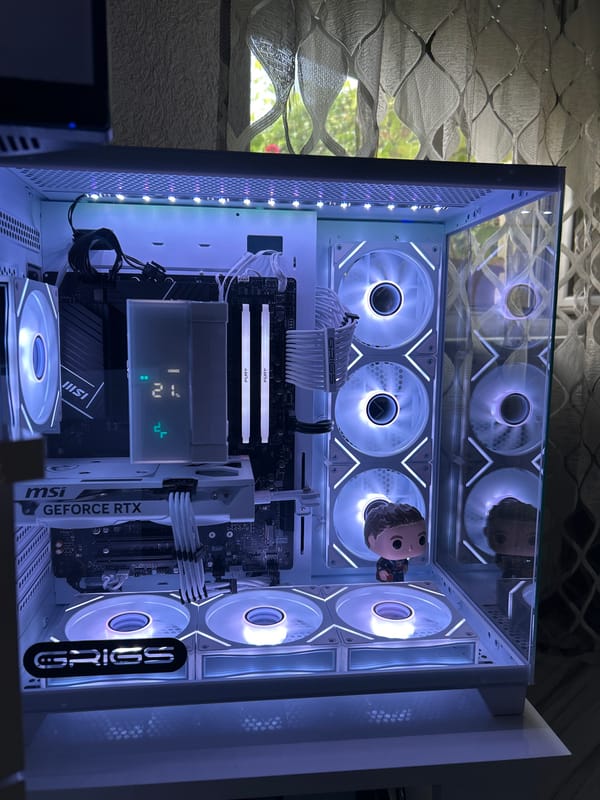 Custom white PC build documented in Cherven Bryag