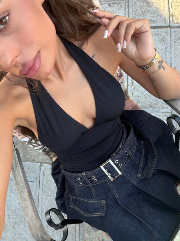 Cafe hangout in Svishtov with drinks and selfies