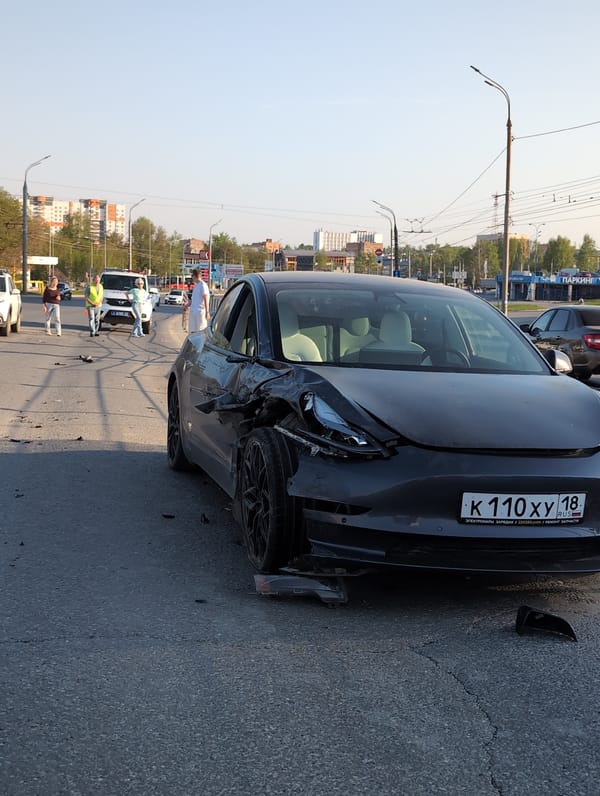Multi-vehicle collision causes severe damage in urban area