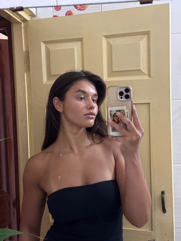 Woman documents daily routine with selfies, meal photos in Marra
