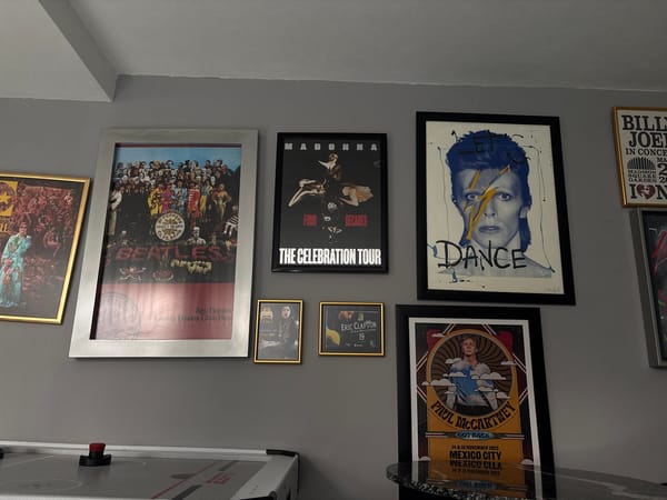 Person watches online webinar from home in Mexico