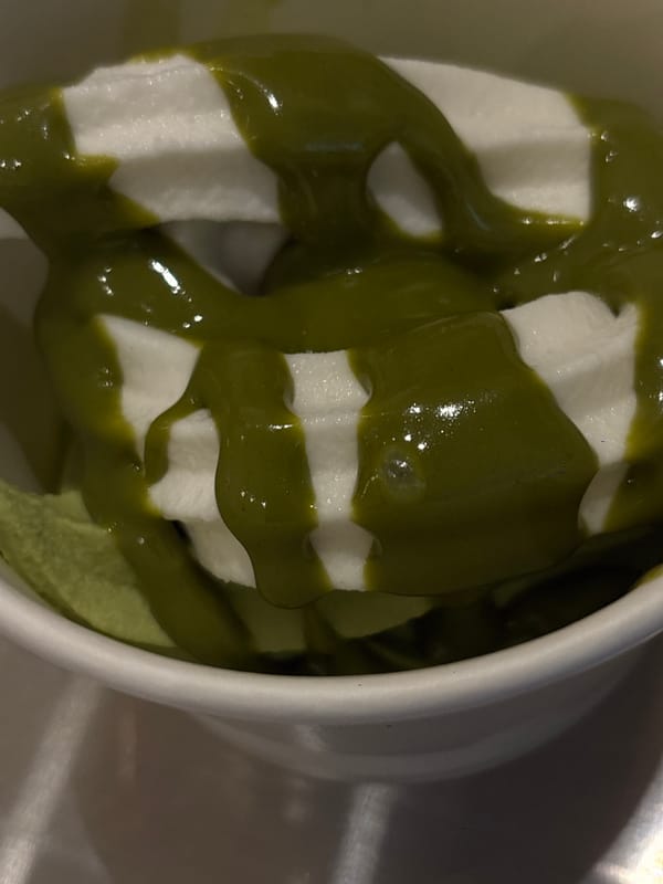Matcha-drizzled soft-serve ice cream captured by witnesses in Mexico City